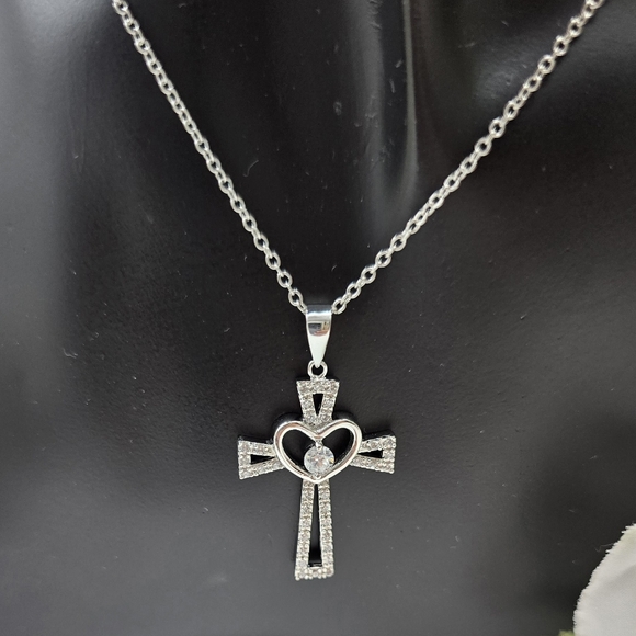 ♥️ HEART & CROSS STERLING SILVER NECKLACE - Picture 3 of 6